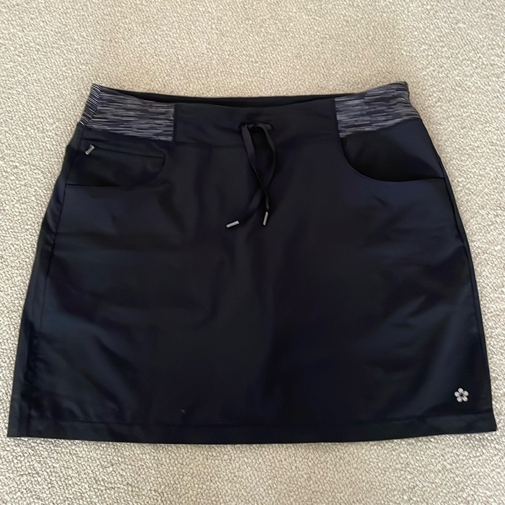 Athletic skirt with build in shorts